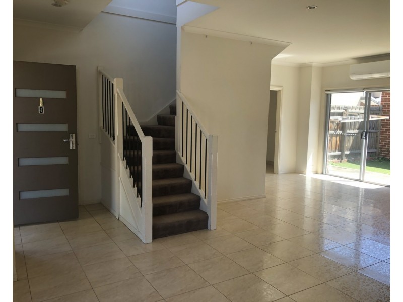 9/2 McKerchar Street, Glenroy VIC 3046