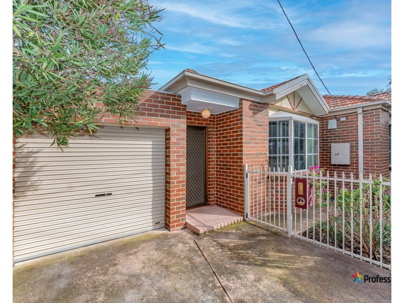 13A Summit Avenue, Oak Park VIC 3046