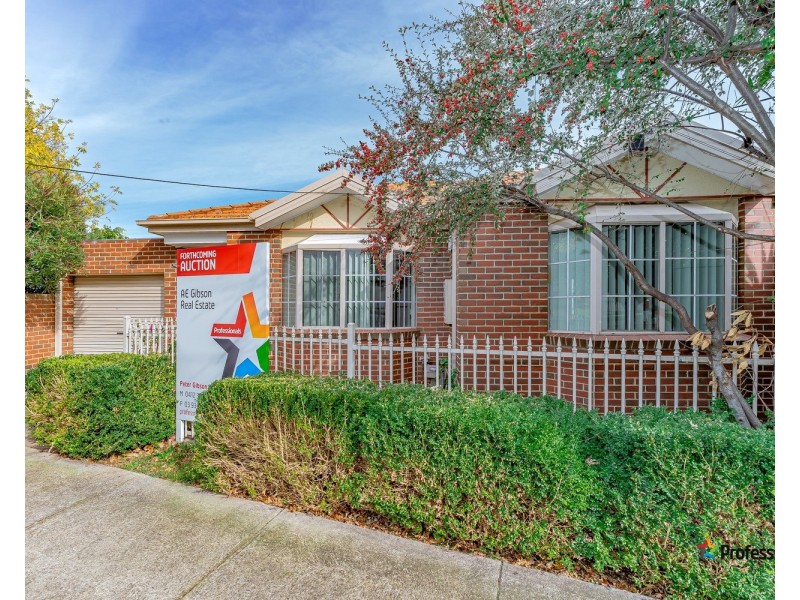 13A Summit Avenue, Oak Park VIC 3046