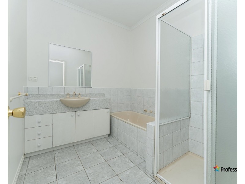 13A Summit Avenue, Oak Park VIC 3046