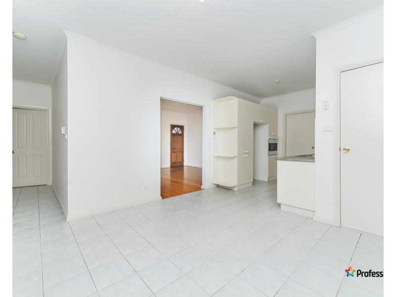 13A Summit Avenue, Oak Park VIC 3046