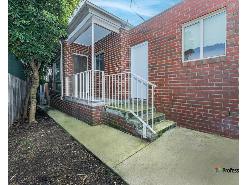 13A Summit Avenue, Oak Park VIC 3046