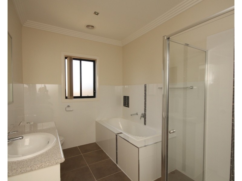 2/79 Bridgewater Road, Craigieburn VIC 3064