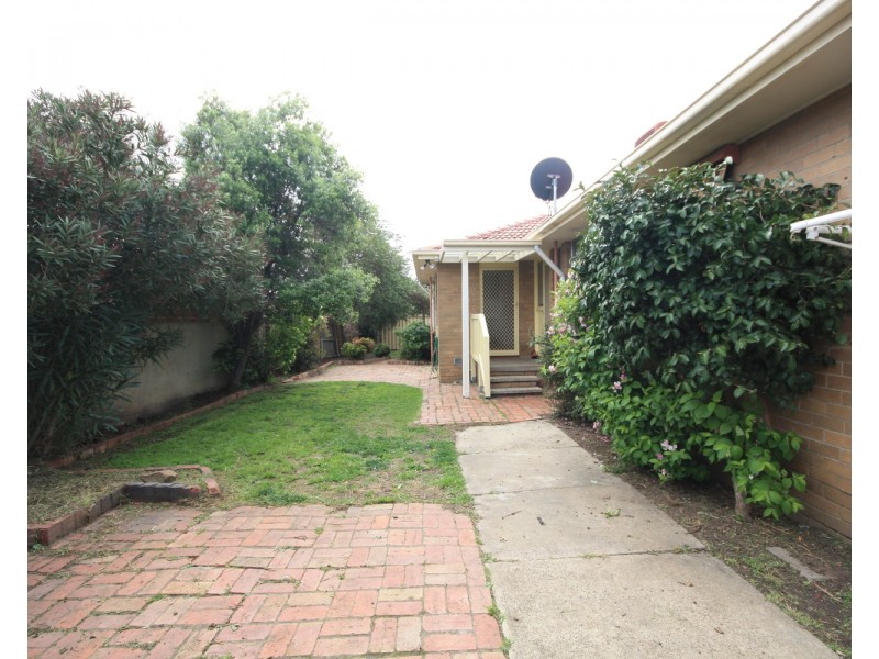 1 Hocter Close, Gladstone Park VIC 3043