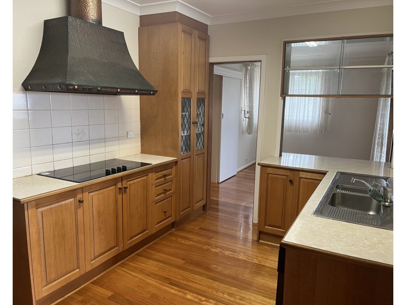 33 Devereaux Street, Oak Park VIC 3046