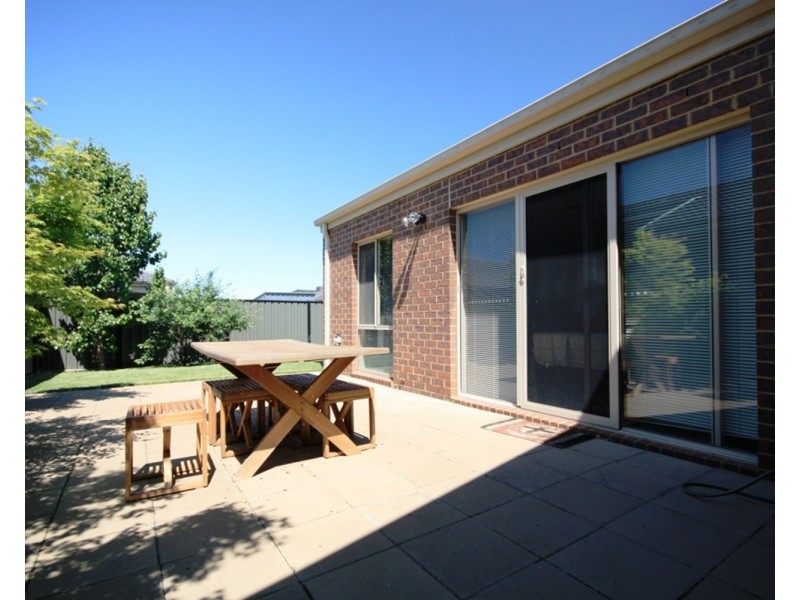 6 Thatcham Lane, Craigieburn VIC 3064