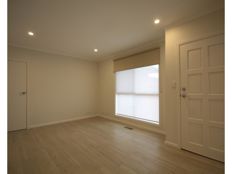 2/14 George Street, Glenroy VIC 3046