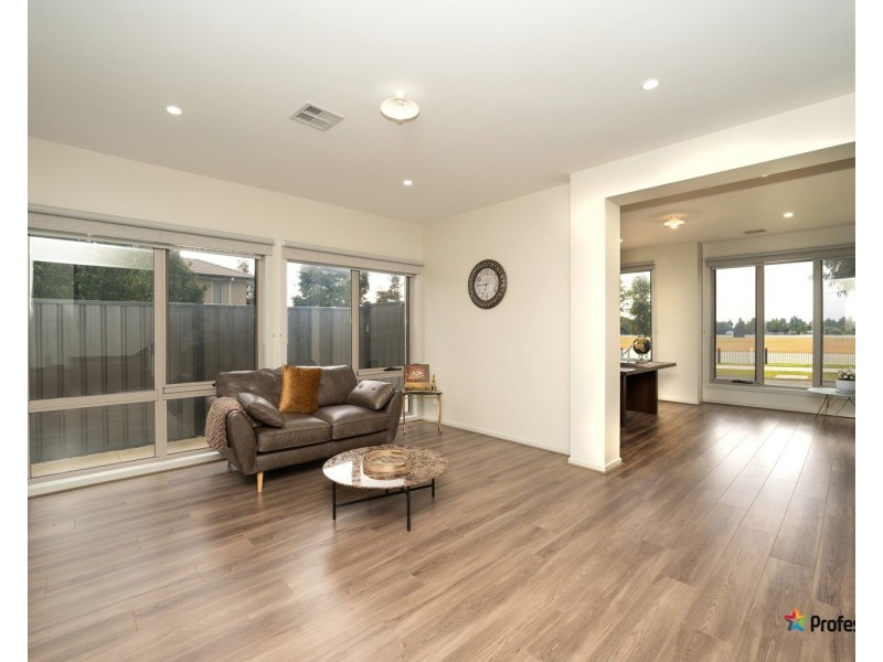 28 Precedence Drive, Craigieburn VIC 3064