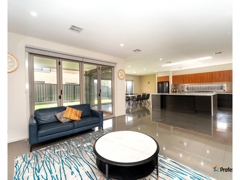 28 Precedence Drive, Craigieburn VIC 3064