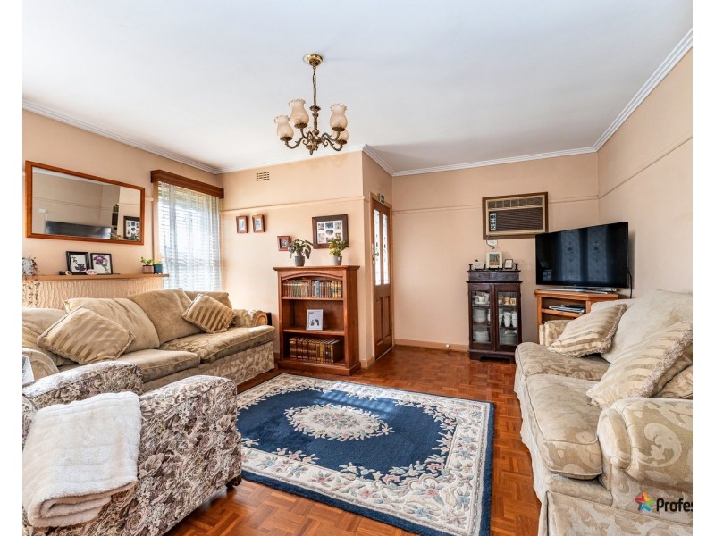 13 Moss Court, Glenroy VIC 3046
