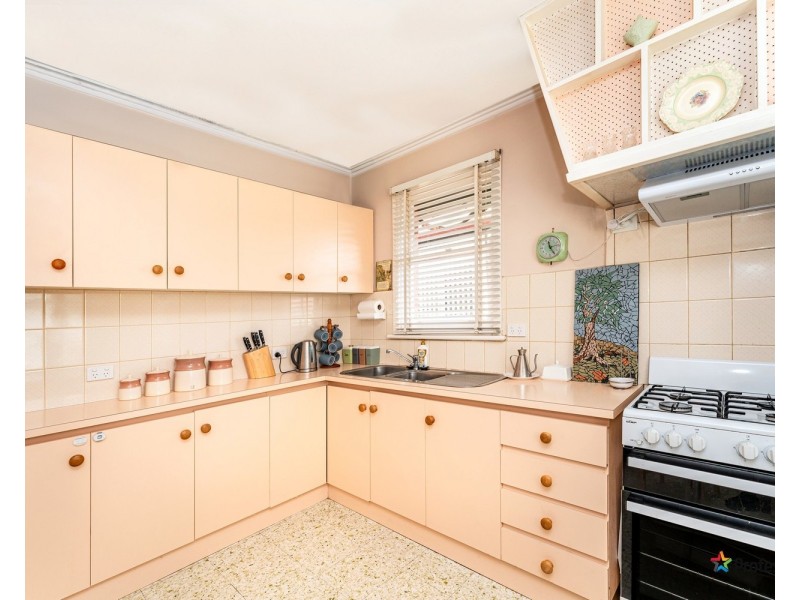 13 Moss Court, Glenroy VIC 3046