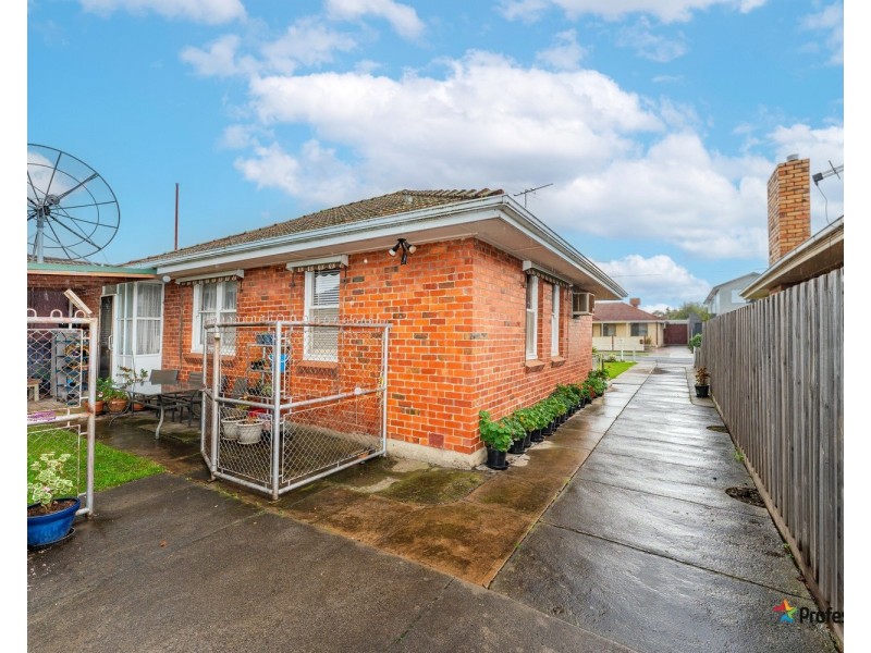 13 Moss Court, Glenroy VIC 3046