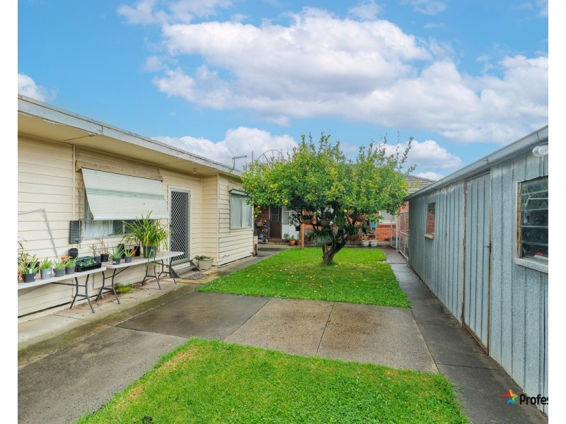 13 Moss Court, Glenroy VIC 3046
