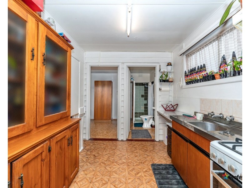 13 Moss Court, Glenroy VIC 3046