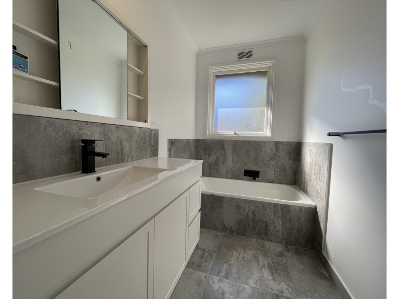 2 Whitehaven Court, Craigieburn VIC 3064