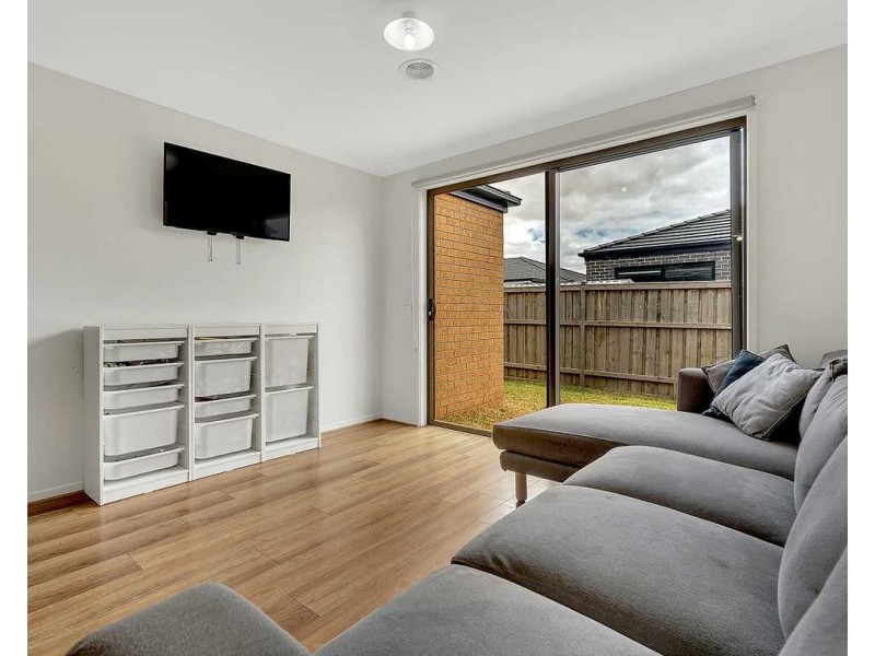 21 Arlington Park Parade, Mickleham VIC 3064