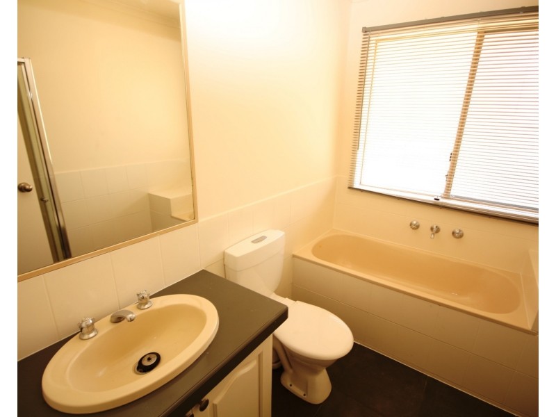 2 Linden Close, Meadow Heights VIC 3048