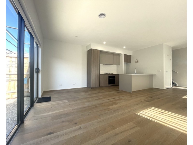 38 Hawkesbury Drive, Donnybrook VIC 3064