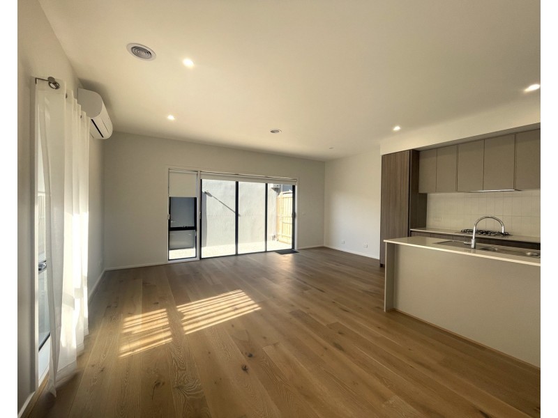 38 Hawkesbury Drive, Donnybrook VIC 3064