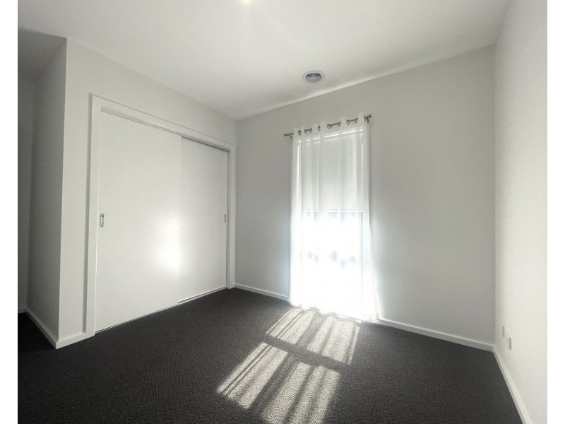 38 Hawkesbury Drive, Donnybrook VIC 3064