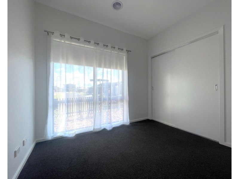 38 Hawkesbury Drive, Donnybrook VIC 3064