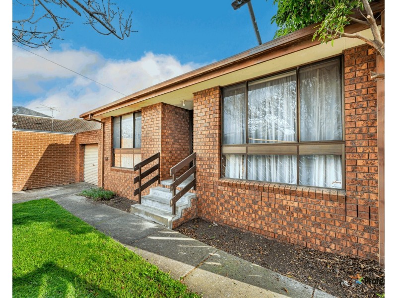 1/24 Gladstone Parade, Glenroy VIC 3046
