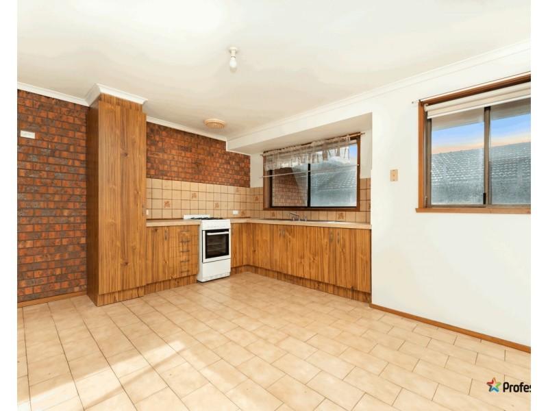 1/24 Gladstone Parade, Glenroy VIC 3046