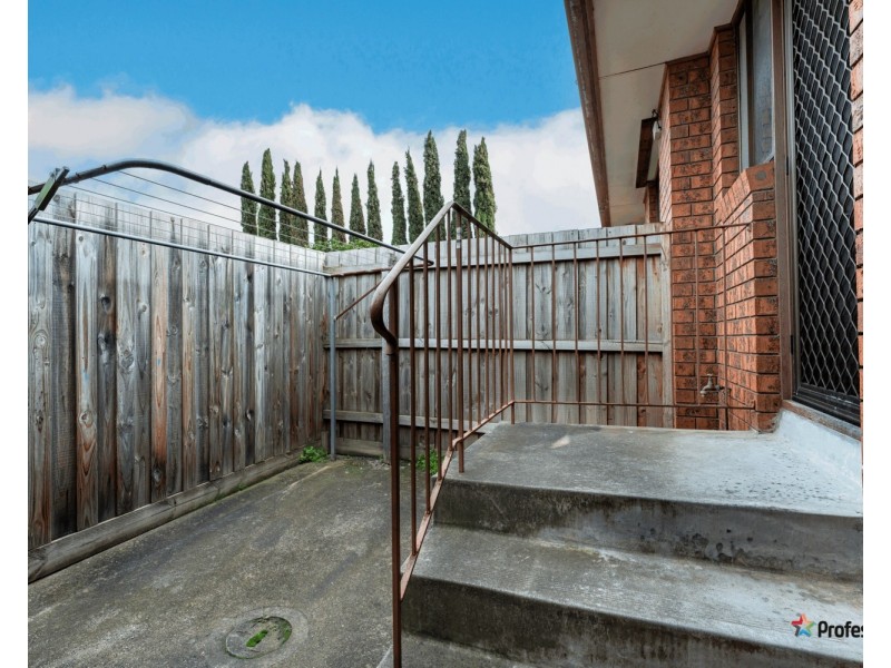 1/24 Gladstone Parade, Glenroy VIC 3046