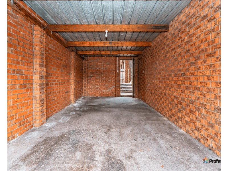 1/24 Gladstone Parade, Glenroy VIC 3046