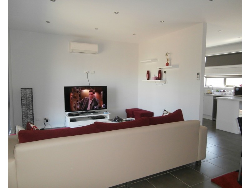 1/22 Avalon Avenue, Broadmeadows VIC 3047