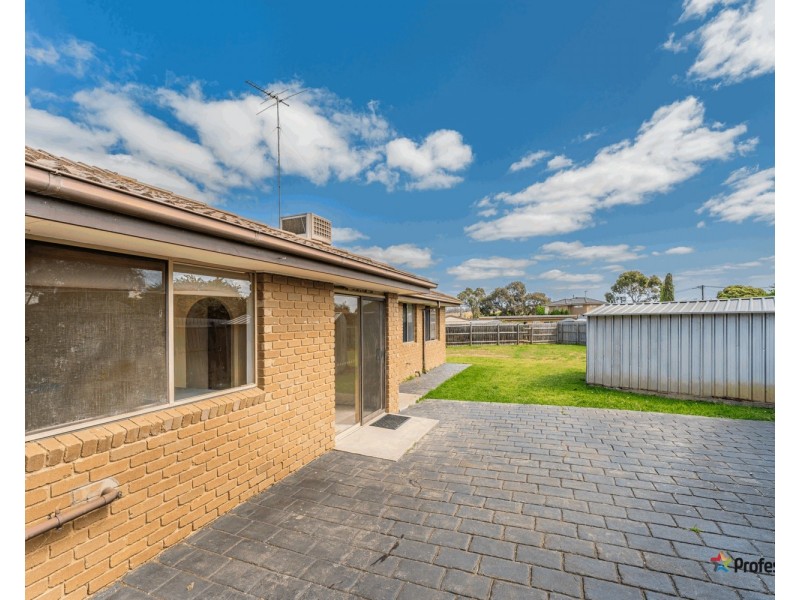 15 Alison Place, Attwood VIC 3049