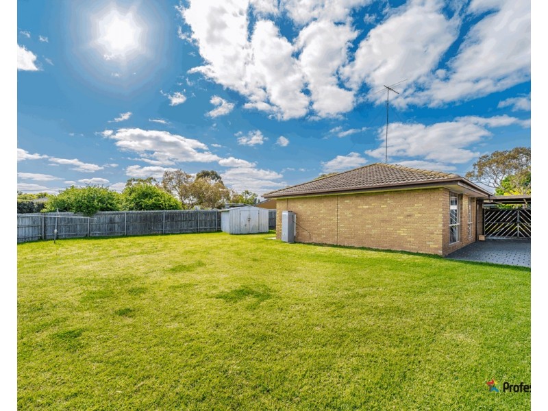 15 Alison Place, Attwood VIC 3049