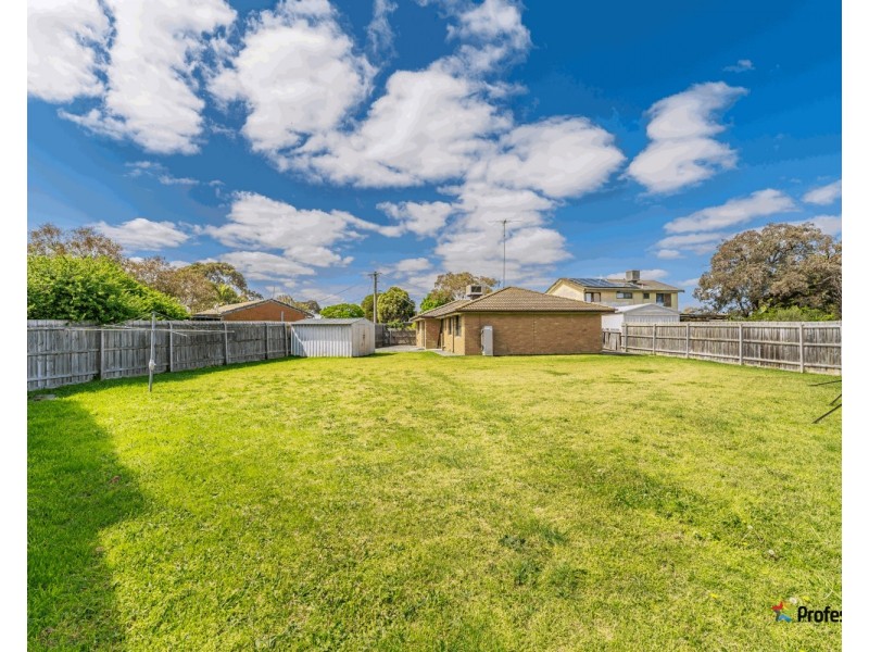 15 Alison Place, Attwood VIC 3049