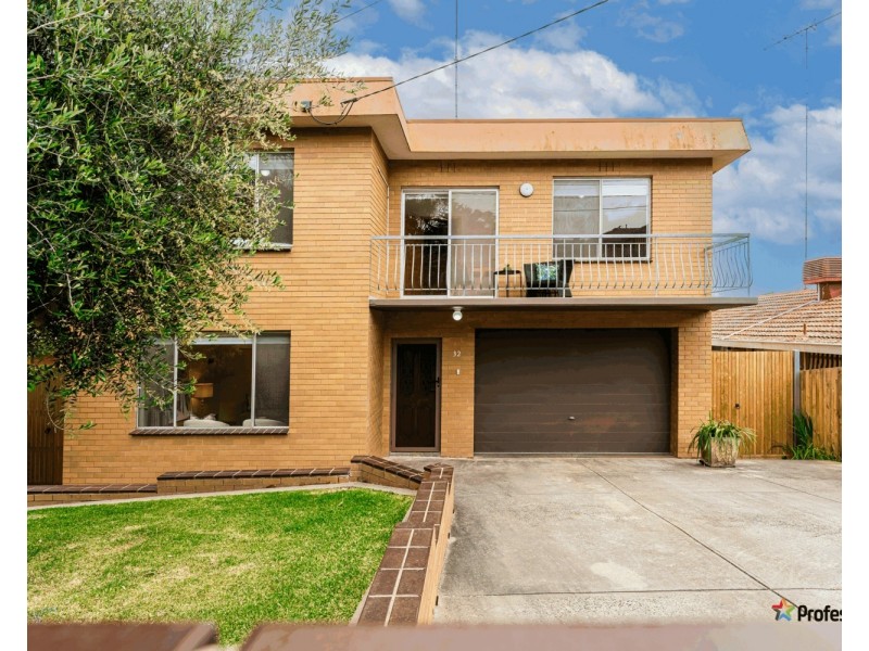 32 Valley Crescent, Glenroy VIC 3046