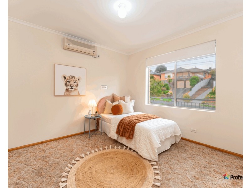 32 Valley Crescent, Glenroy VIC 3046