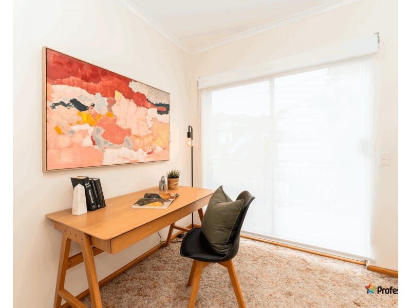 32 Valley Crescent, Glenroy VIC 3046