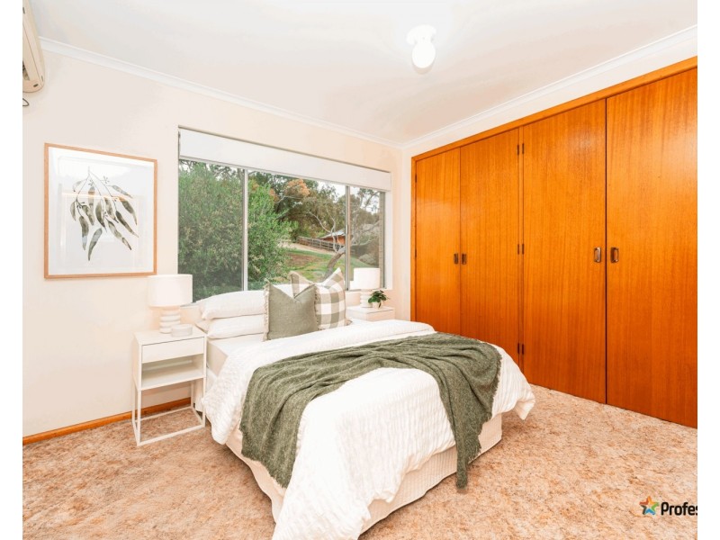 32 Valley Crescent, Glenroy VIC 3046