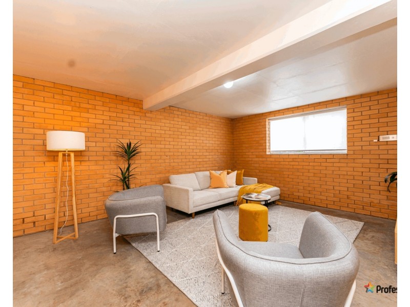 32 Valley Crescent, Glenroy VIC 3046