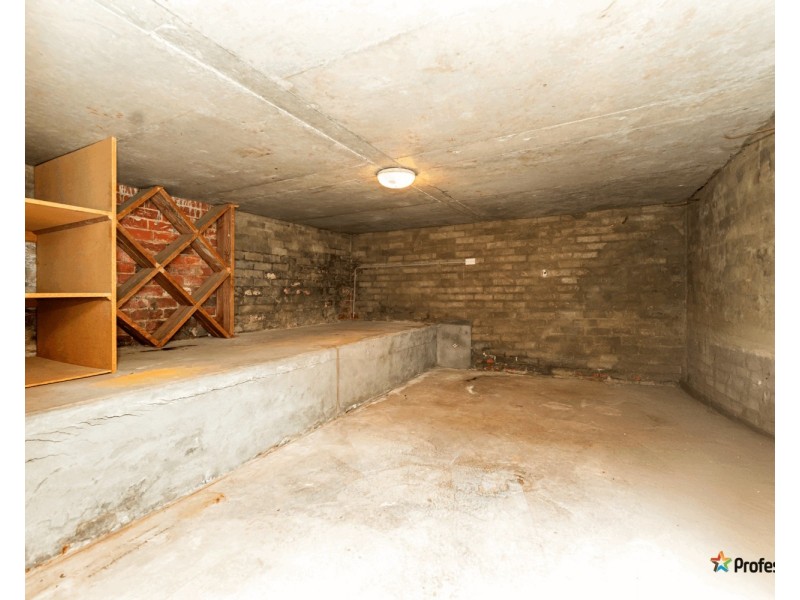 32 Valley Crescent, Glenroy VIC 3046