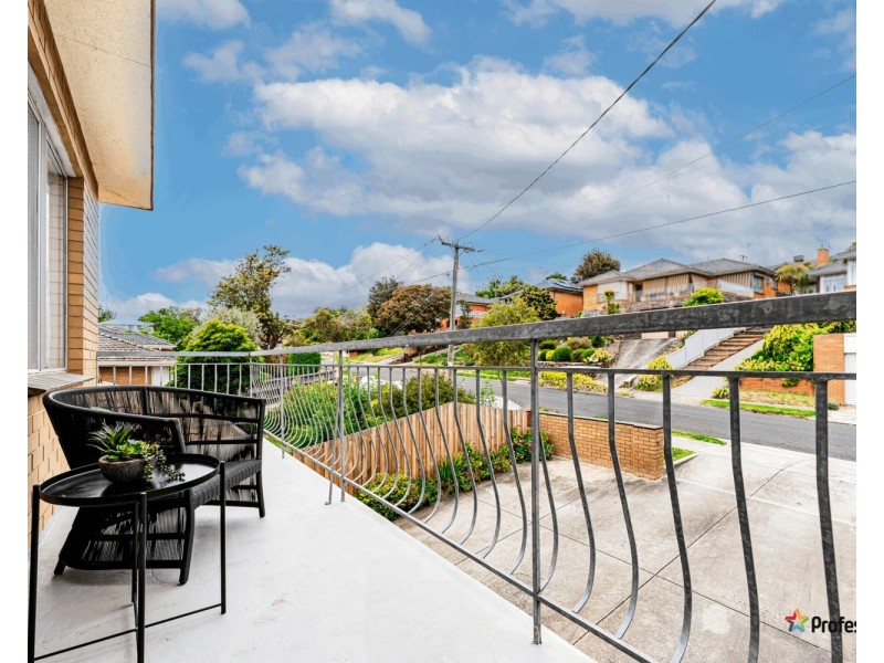 32 Valley Crescent, Glenroy VIC 3046