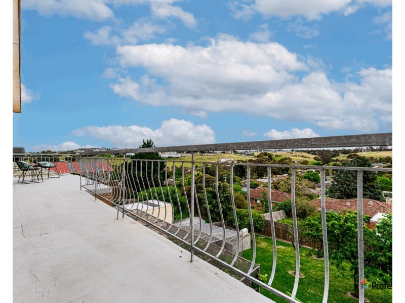 32 Valley Crescent, Glenroy VIC 3046