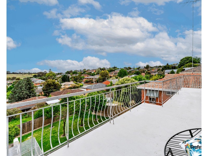 32 Valley Crescent, Glenroy VIC 3046