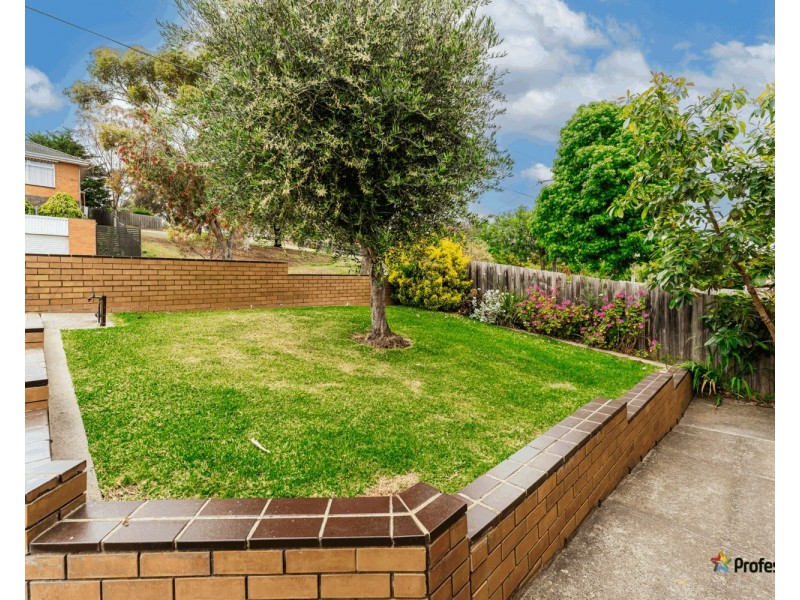 32 Valley Crescent, Glenroy VIC 3046