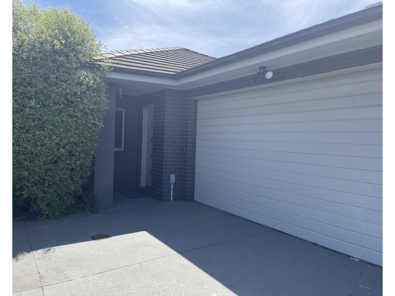 8/21 Watt Avenue, Oak Park VIC 3046