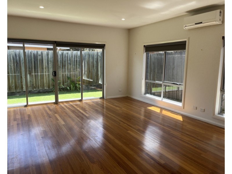 8/21 Watt Avenue, Oak Park VIC 3046