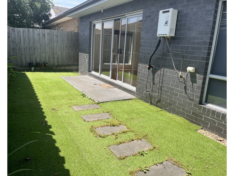 8/21 Watt Avenue, Oak Park VIC 3046