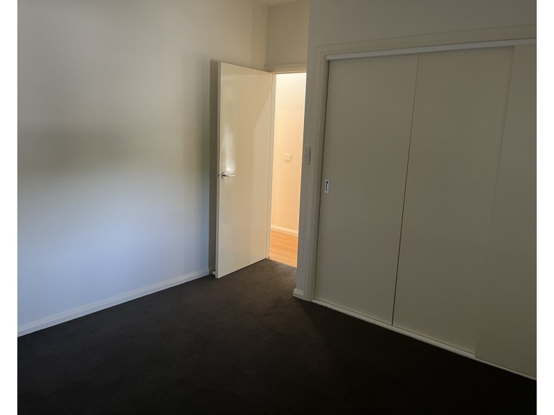 8/21 Watt Avenue, Oak Park VIC 3046