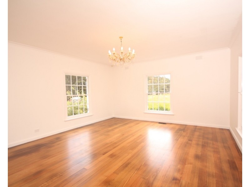 125 Konagaderra Road, Oaklands Junction VIC 3063