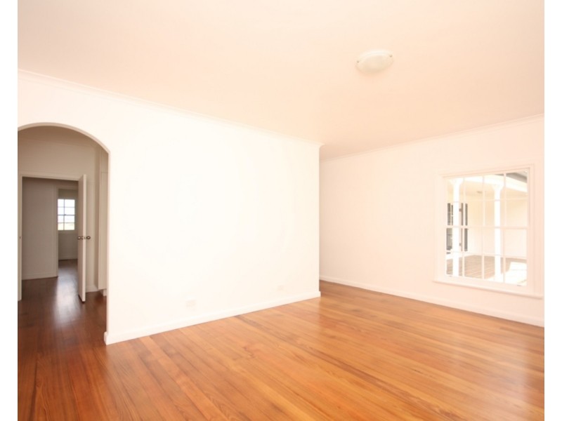 125 Konagaderra Road, Oaklands Junction VIC 3063