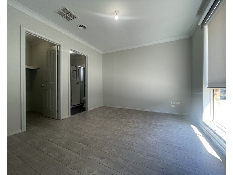 16/4-16 Melaleuca Drive, Meadow Heights VIC 3048